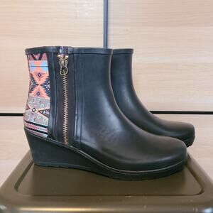 Chooka Ankle Wedge Heel Rain Boots Womens US 8 Black Aztec Tribal Pull On Comfy